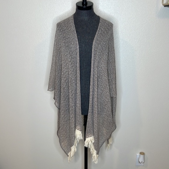 BCBGeneration Sweaters - BCBGeneration lightweight Shawl kimono Tassles One Size
